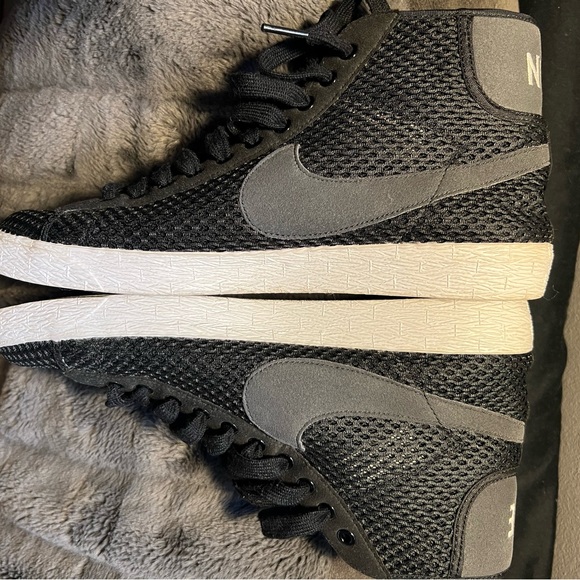 UNIQUE NIKE BLAZERS - Picture 9 of 15